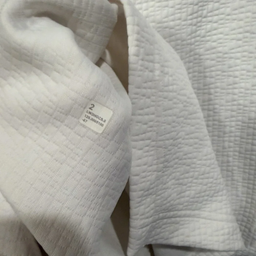 Lululemon Textured Long Sleeve Polo Shirt Women's Sz 2 White Athleisure